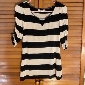🔥EUC WHBM Ruched Sleeve Top Sz Small​